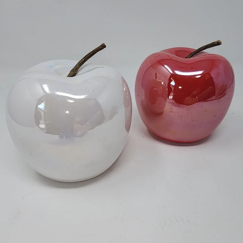 Porcelain‎ irridescent apples